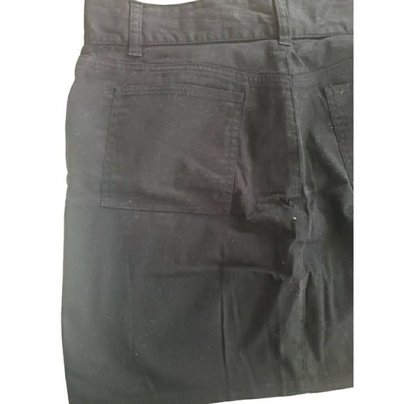 GAP Black Skirt - 1" Depth, 19" Height, 15" Length - Size 6 - Picture 2 of 6